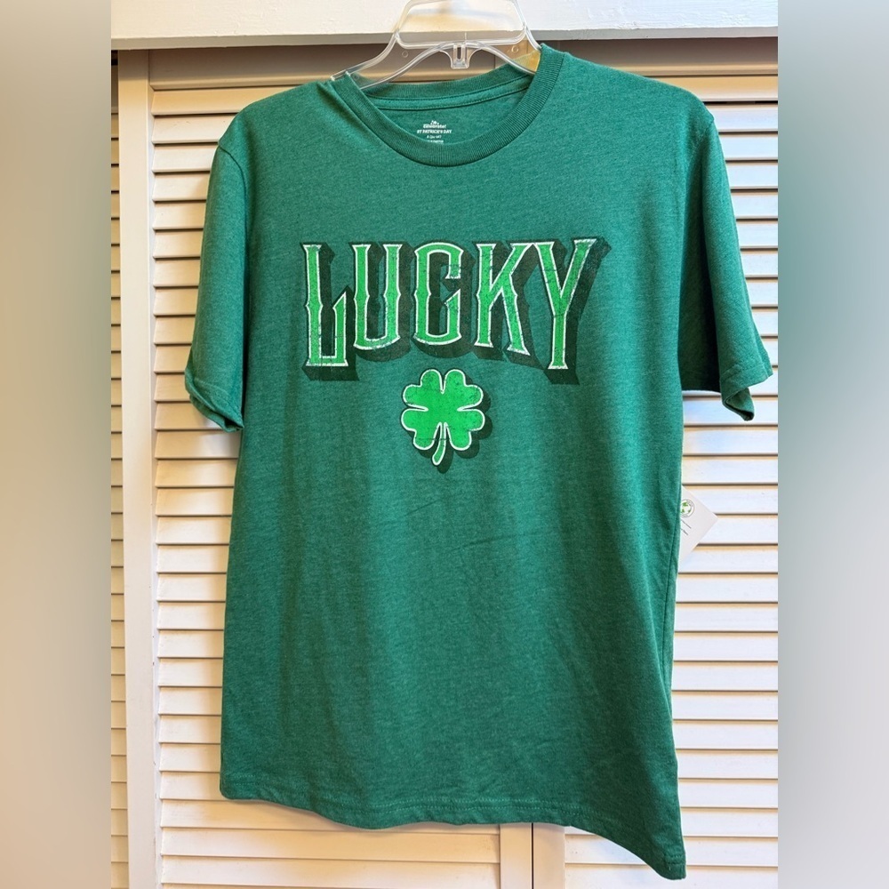 Green Lucky Graphic T-Shirt Men’s Sz Small BRAND NEW